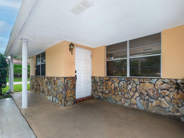 3 of 26 - 6510 Sw 49th St, Davie, FL