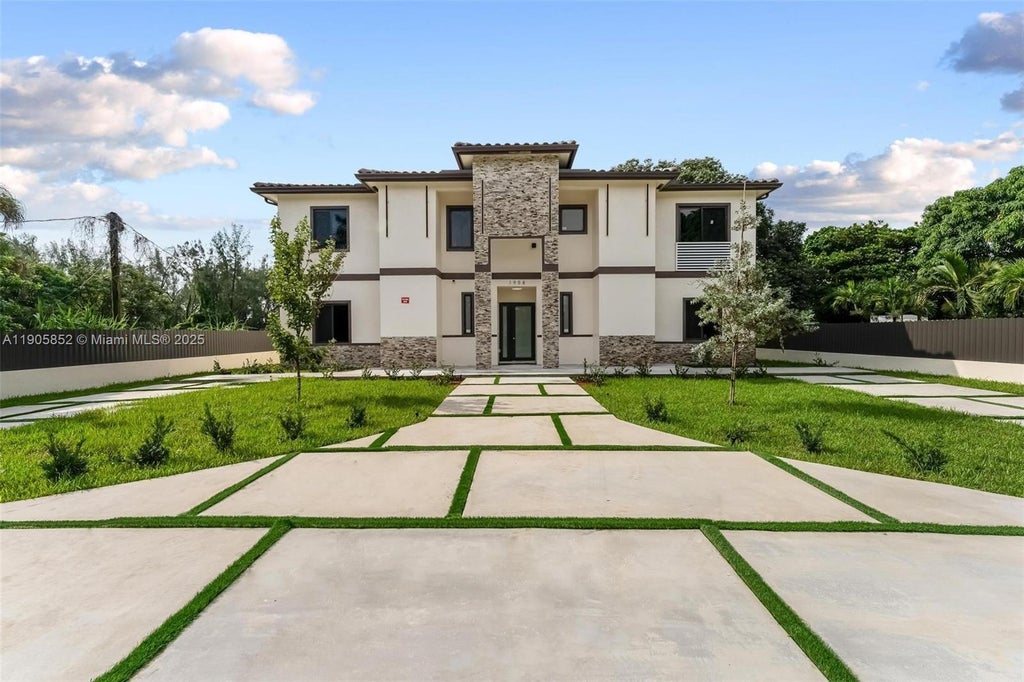 1962 Nw 107th St, Miami