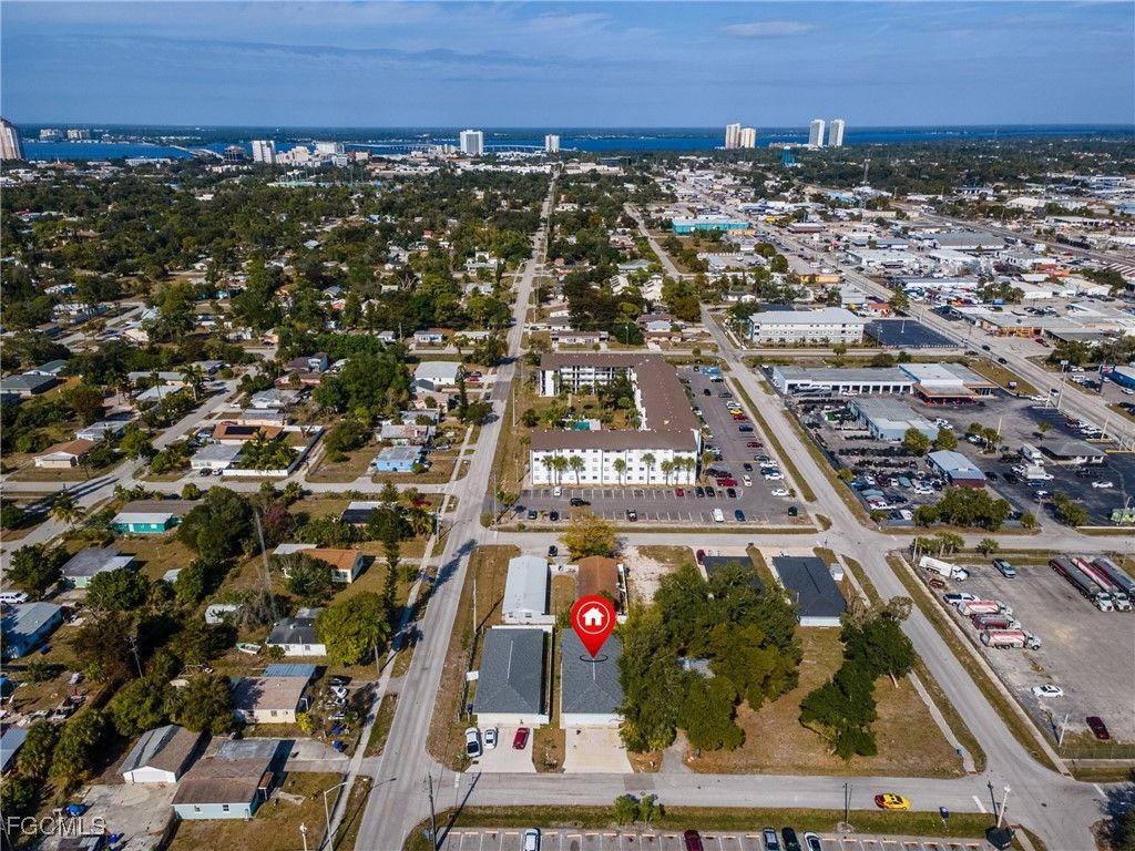 2405 Maple Ave, FORT MYERS
