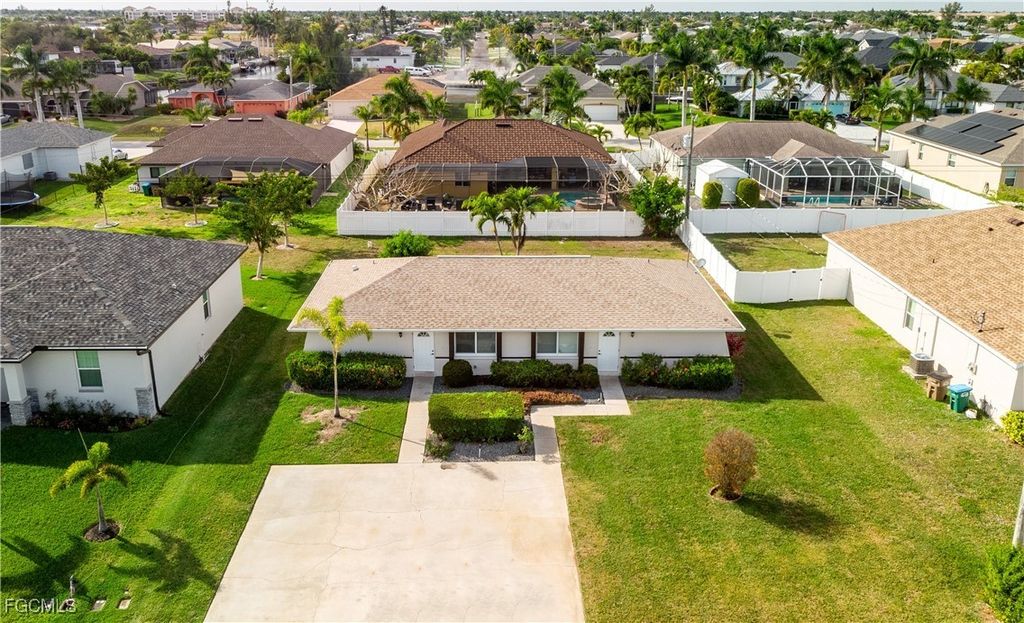 4012/4014 Sw 16th Pl, Cape Coral