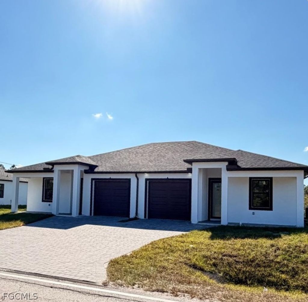 209-211 W 12th St, LEHIGH ACRES