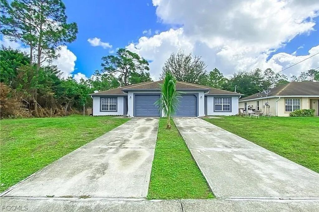 609/611 Hawthorne Ave S, Lehigh Acres
