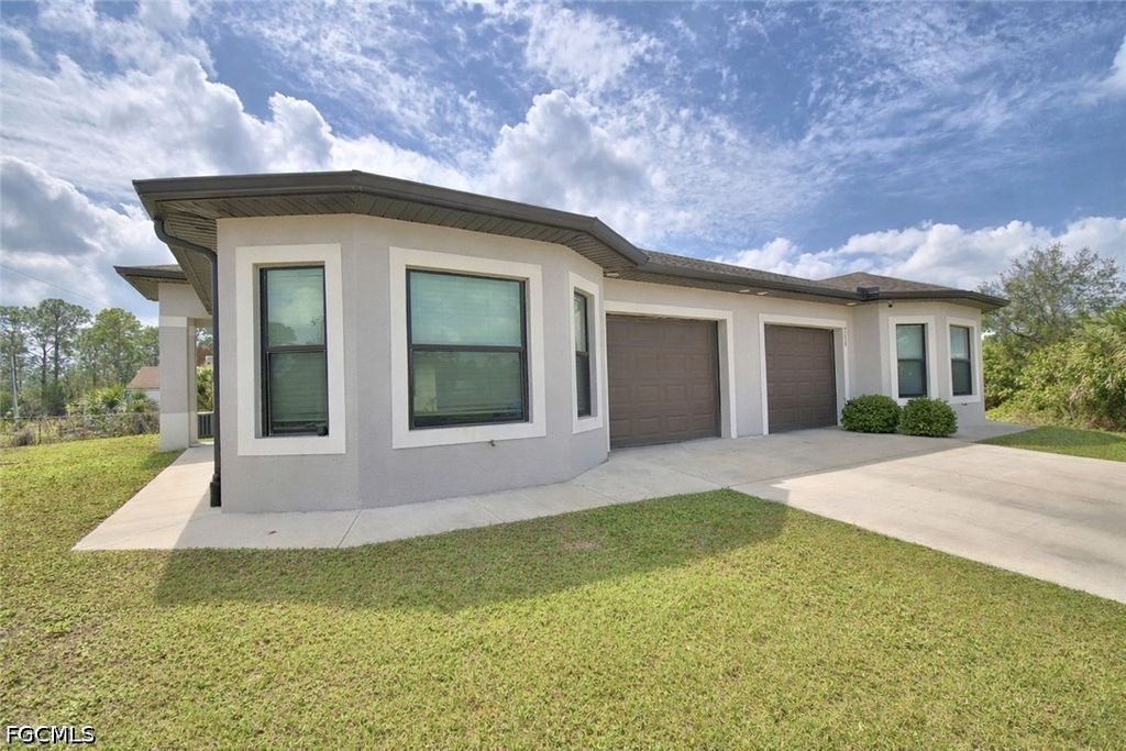 713/715 W 12th St, LEHIGH ACRES