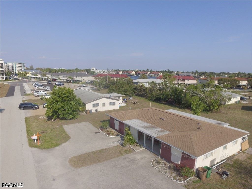 326 Palmetto Dr, CAPE CORAL
