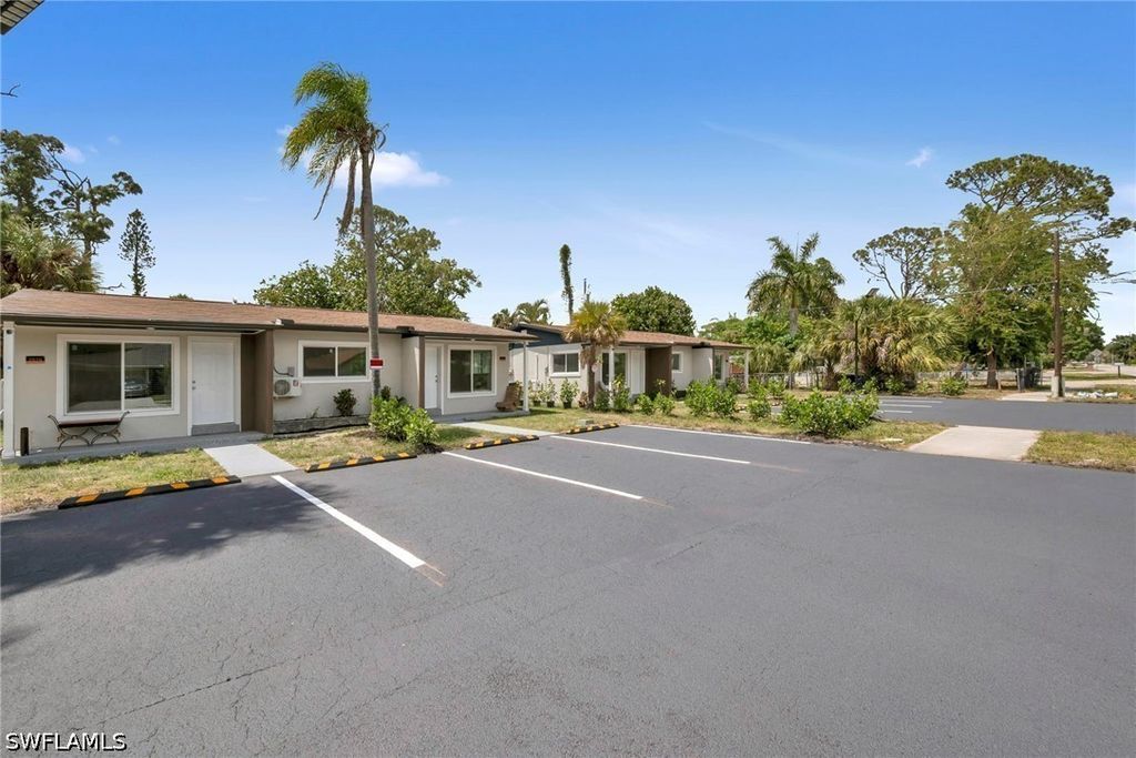 2566-2578 Jackson St W, Fort Myers