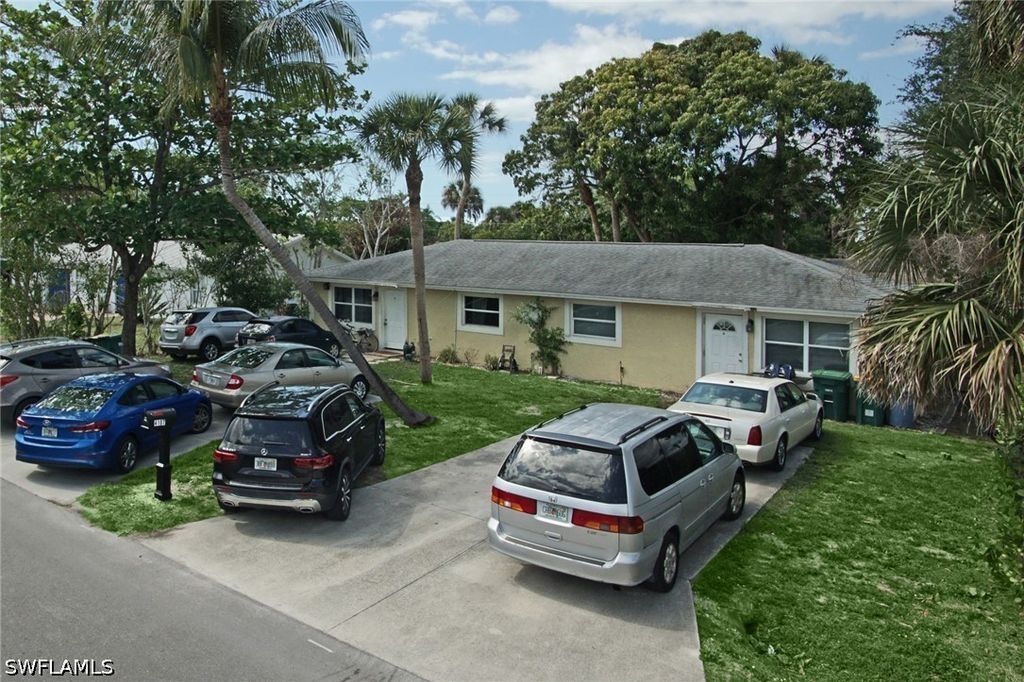 4107 Mindi Ave, NAPLES