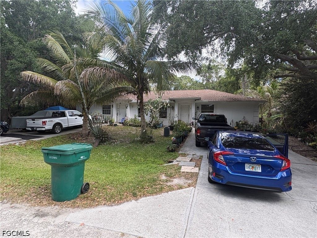 3123 Pine Tree Dr, NAPLES