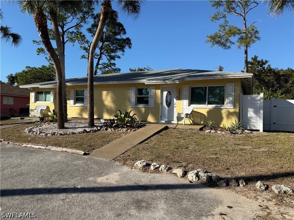 2855 Van Buren Ave, Naples