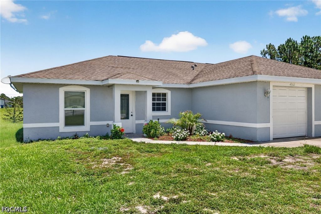 4700/4702 Leonard Blvd S, Lehigh Acres