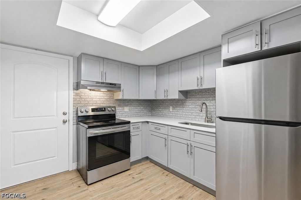 2184 Lakeville Dr, North Fort Myers