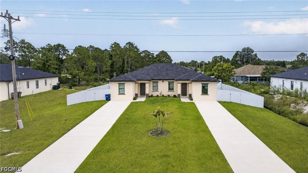 909/911 Homestead Rd S, Lehigh Acres