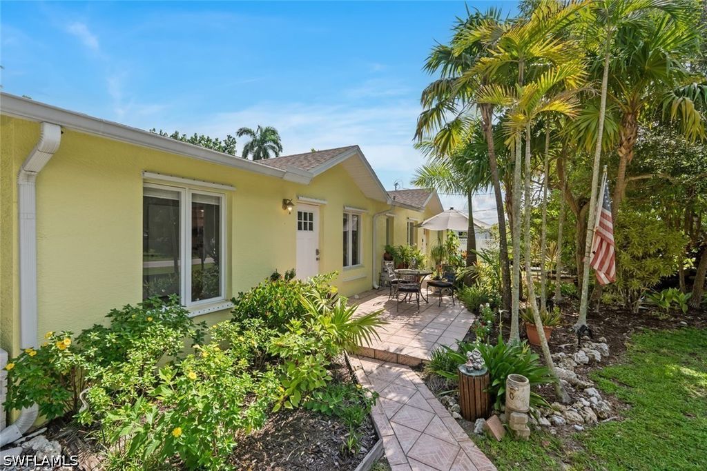 2437 Sunset Ave, NAPLES