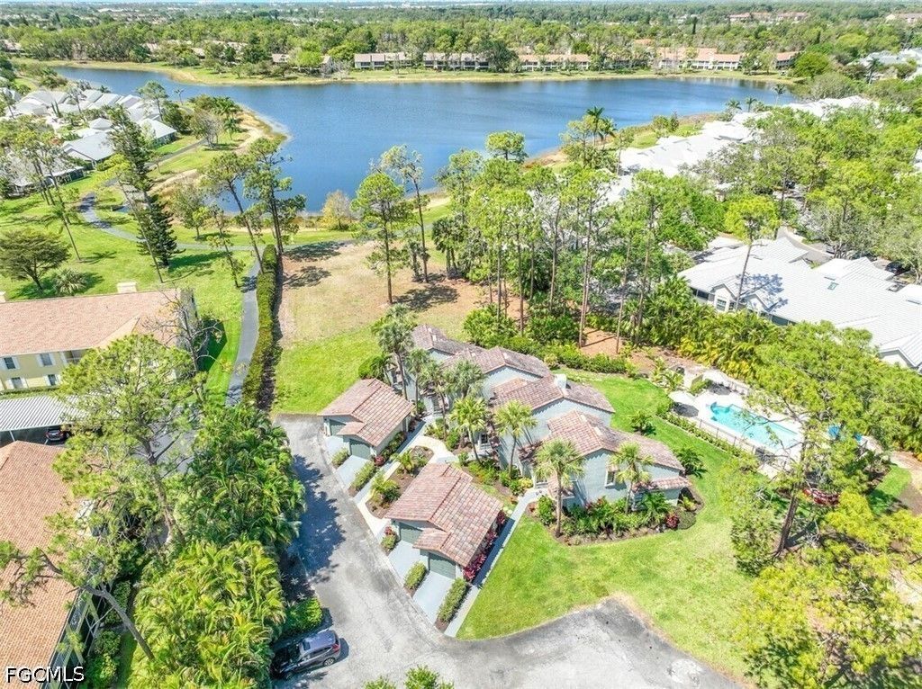 2708-2714 Santa Cruz Blvd, Naples