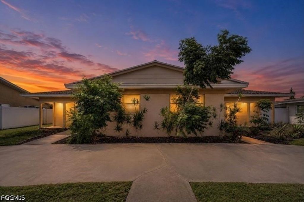 1306 Se 40th Ter, CAPE CORAL