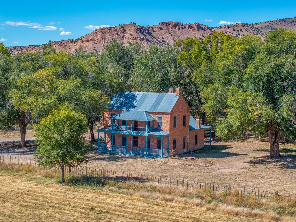 50 Private Drive 1706 A, Abiquiu