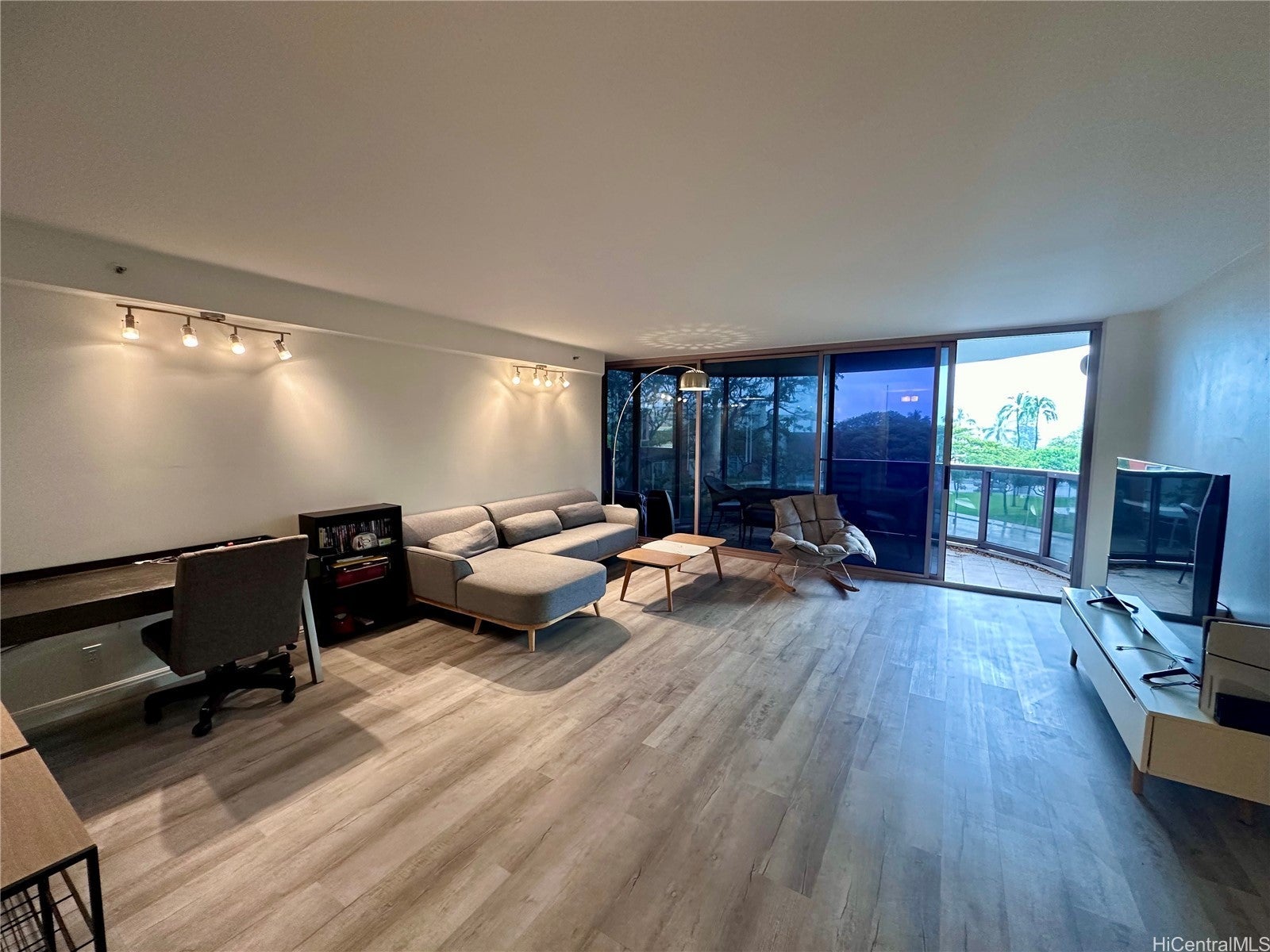 Photo of Listing #202512393