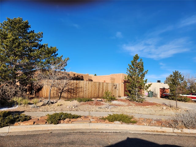 2304 Calle Pintura, Santa Fe