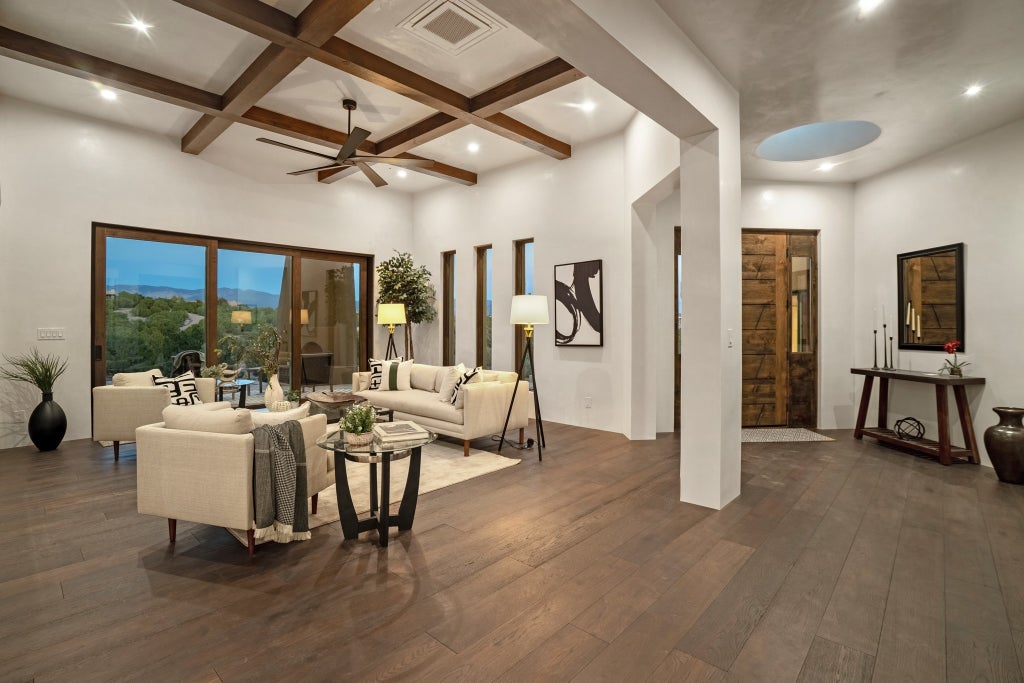 17 Arriba Circle, Santa Fe