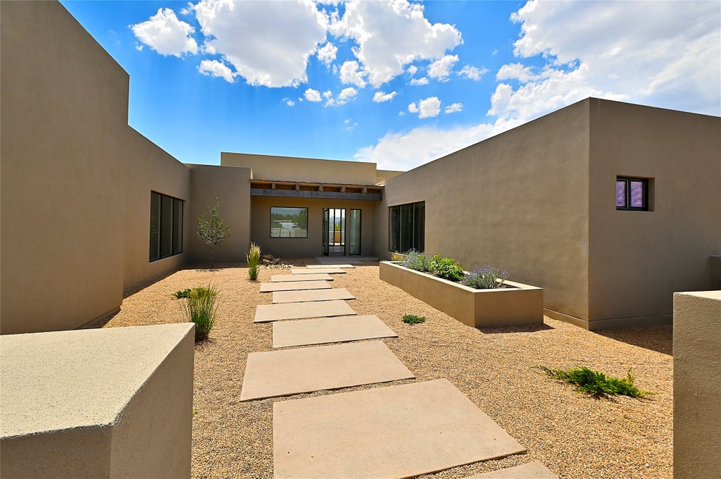 106 Paseo Aragon, Santa Fe