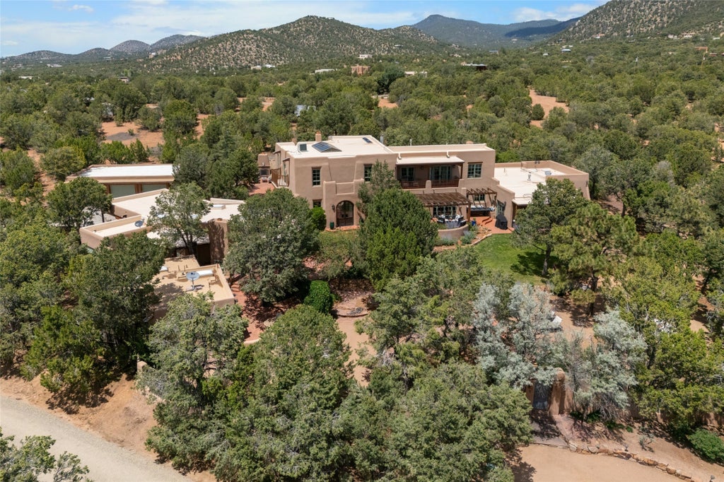 9 Village Lane, Santa Fe