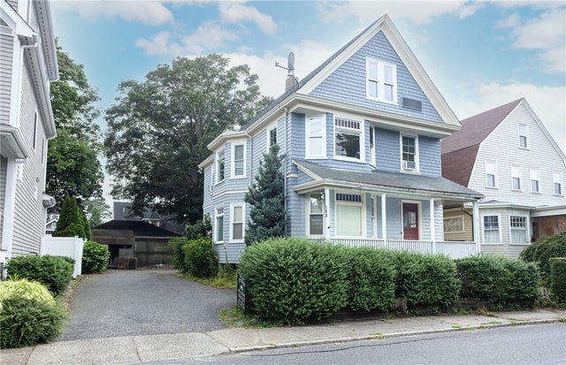 102 Third St, Newport