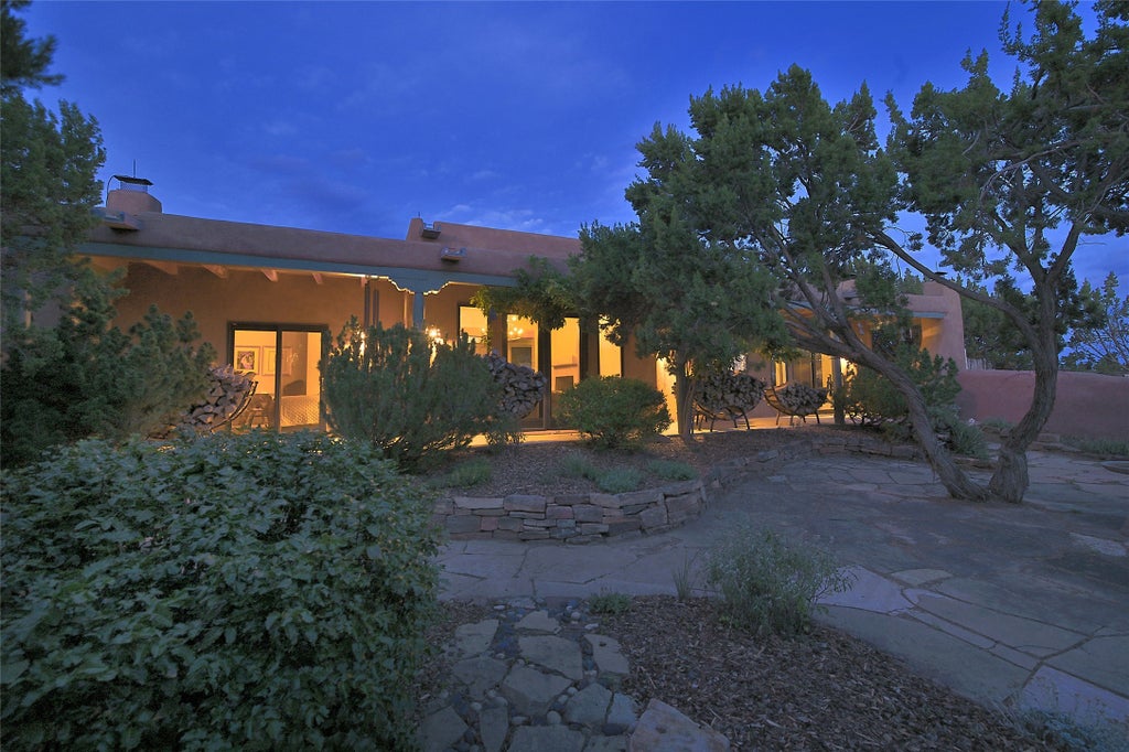 75 Camino Cabo, Santa Fe