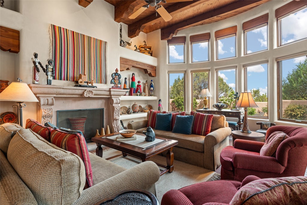 19 Sonrisa Trail, Santa Fe