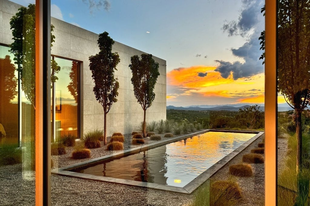 114 Paseo Del Conejo, Santa Fe