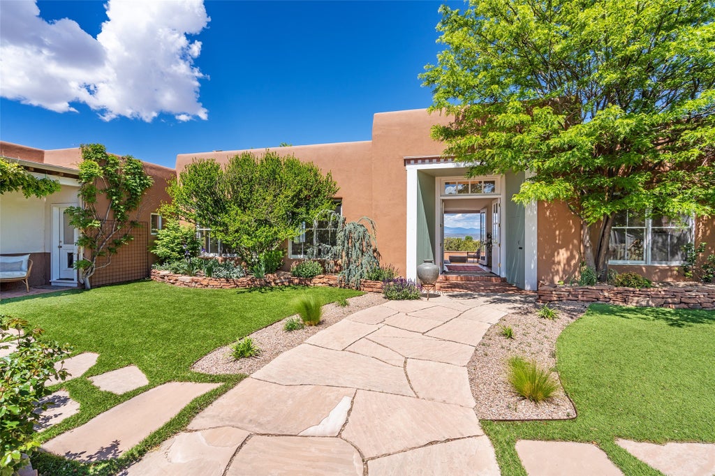 31 W Golden Eagle Road, Santa Fe
