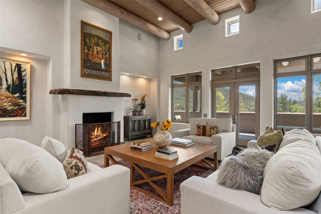 709 Gonzales Road, Santa Fe