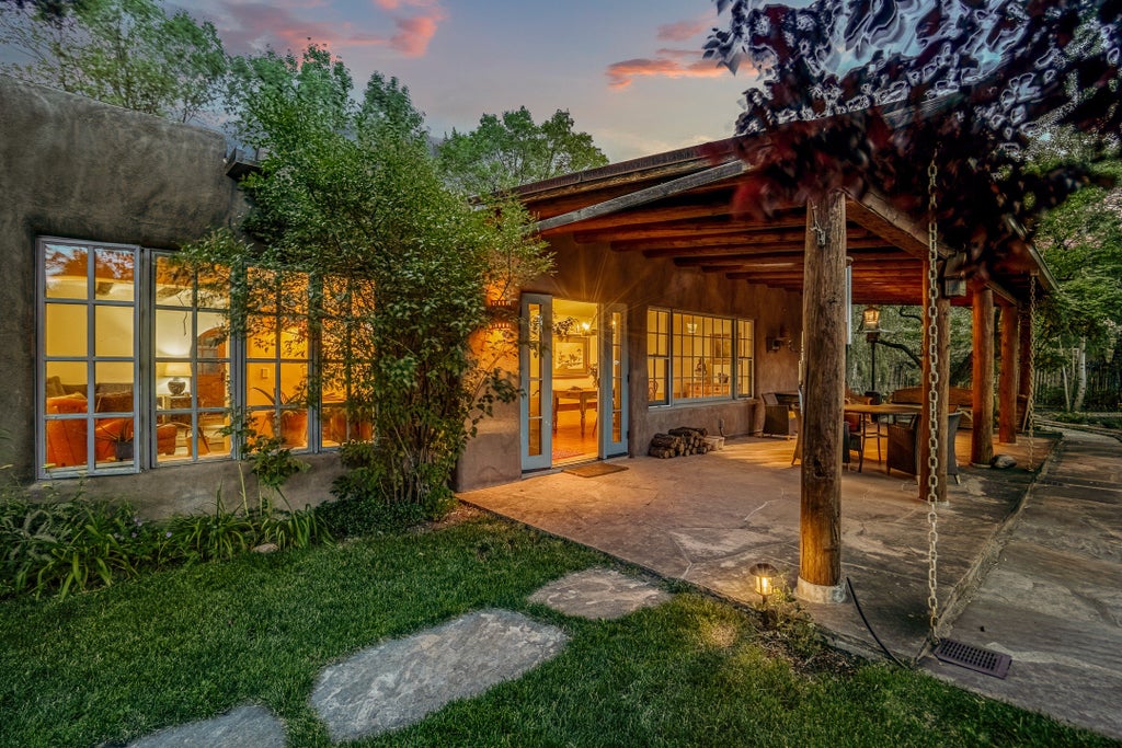 1317 B Cerro Gordo Road, Santa Fe