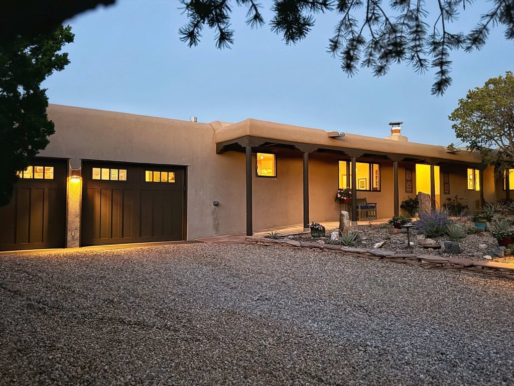 839 Gonzales Road, Santa Fe