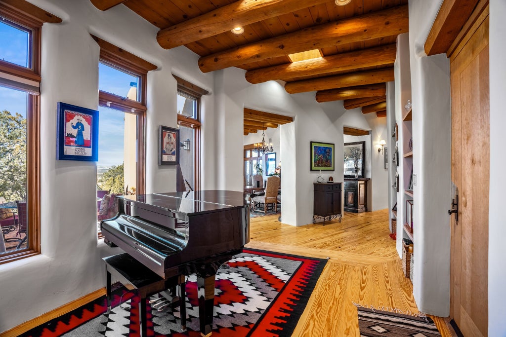 3 Crestview Circle, Santa Fe
