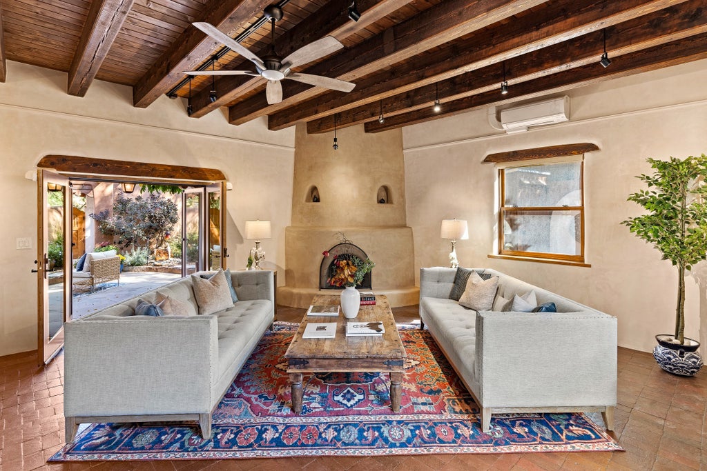 413 Arroyo Tenorio, Santa Fe