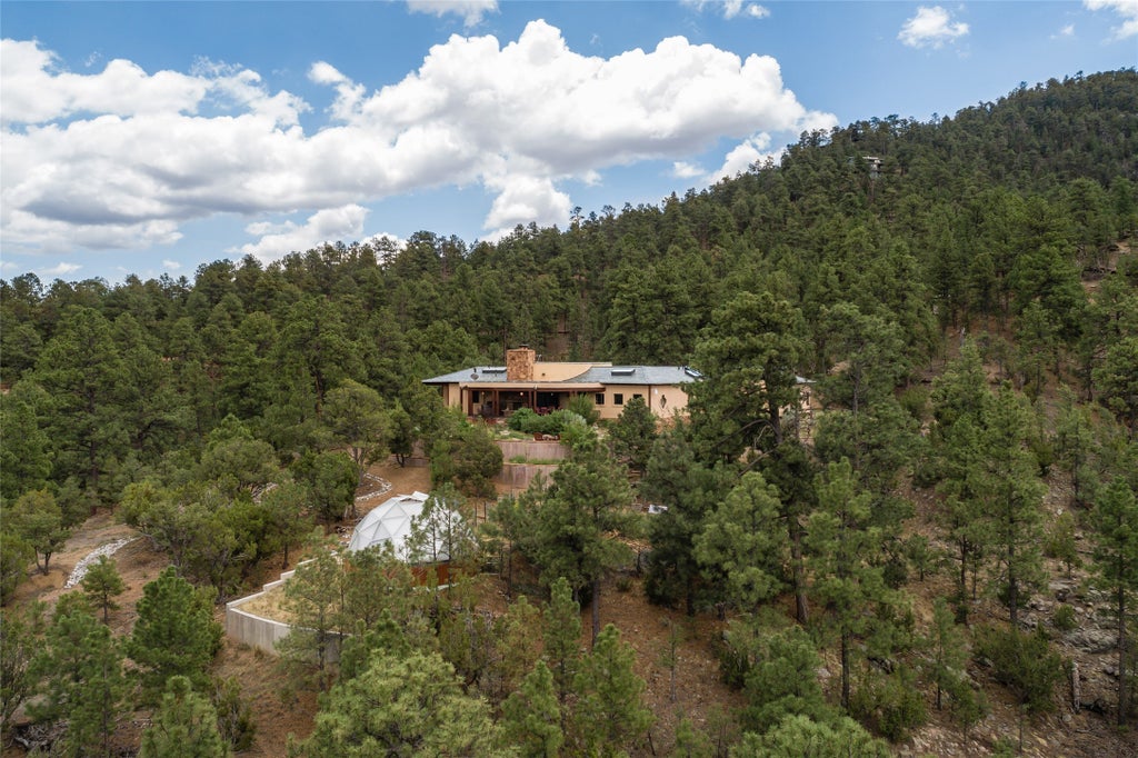 144 La Barbaria Road, Santa Fe