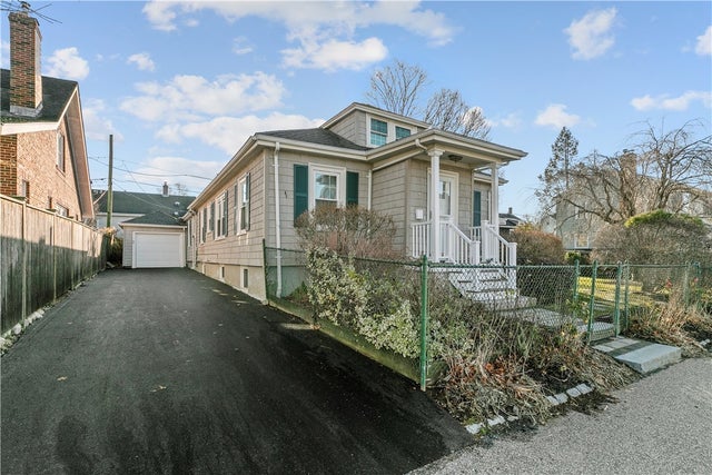 7 Bedlow Pl, Newport