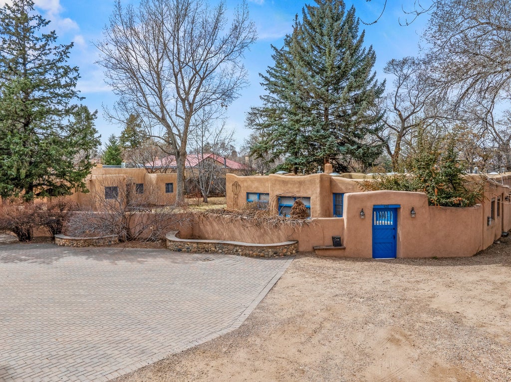 426 Delgado Lane, Santa Fe