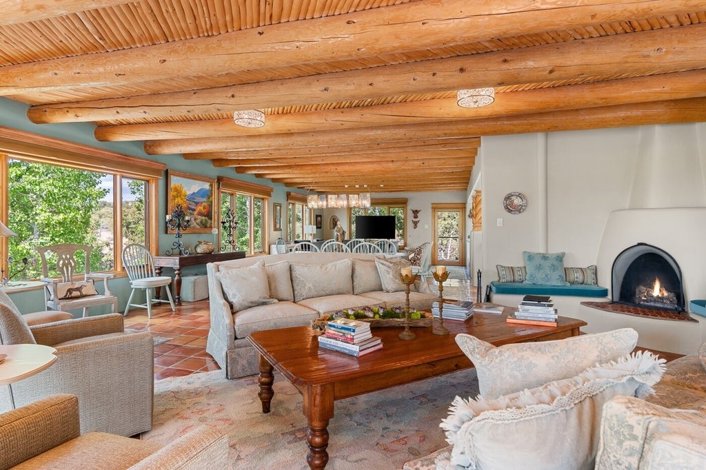 1281 Este Lane, Santa Fe