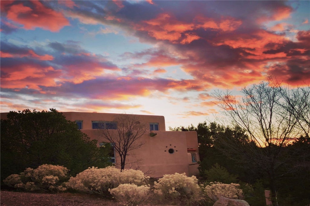 779 Paseo Cresta, Santa Fe