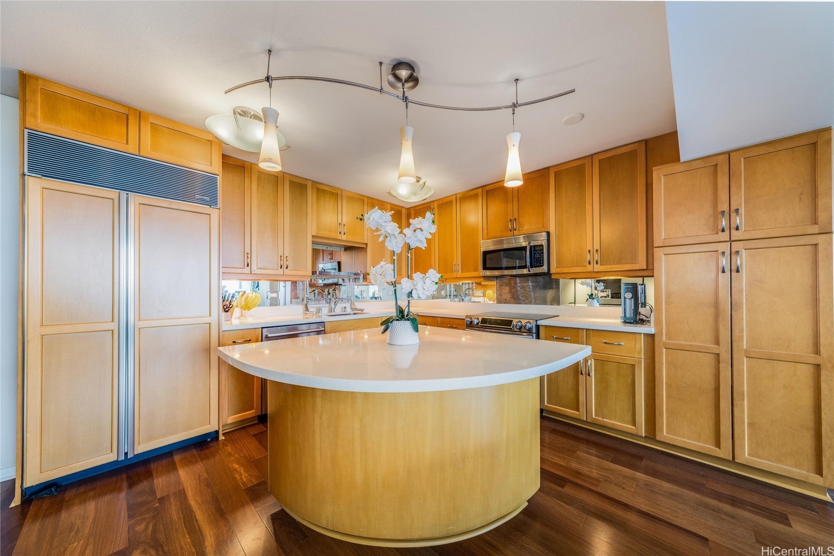 Photo of Listing #202512012