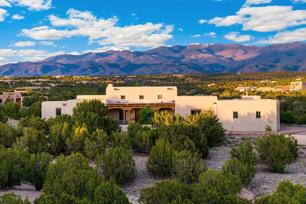 99 Sunflower Drive, Santa Fe