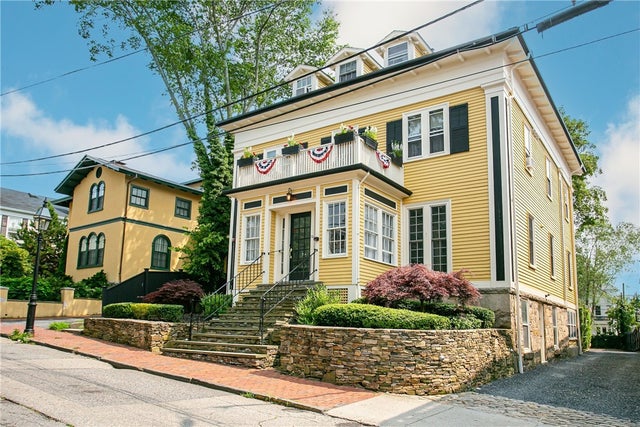 75 Pelham St # A, Newport