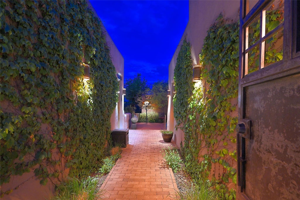 35 Via Pampa, Santa Fe