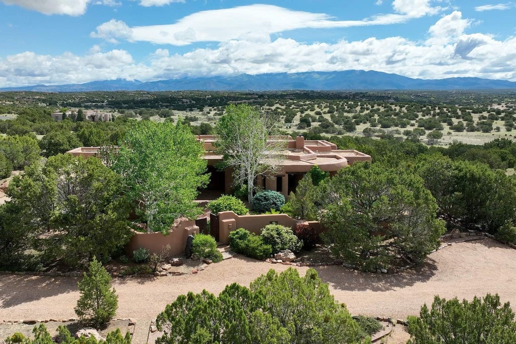 6 Rising Moon, Santa Fe