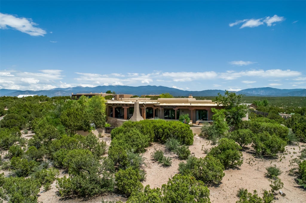 12 Sundance Court, Santa Fe