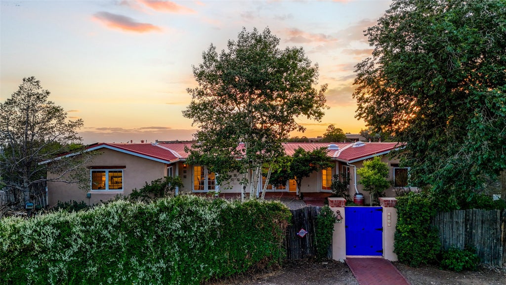 1008 Paseo De La Cuma, Santa Fe