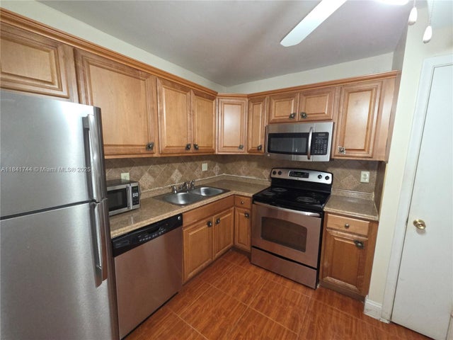1 of 1 - 4821 Nw 22nd Ct 110, Lauderhill, FL