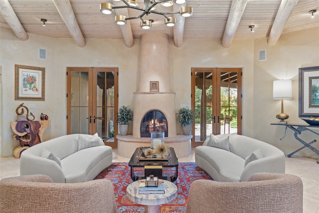 32 Camino De Vecinos, Santa Fe