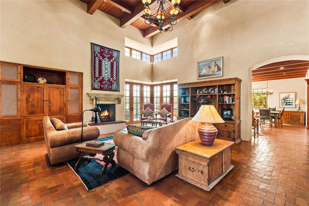 122 Sunflower Drive, Santa Fe