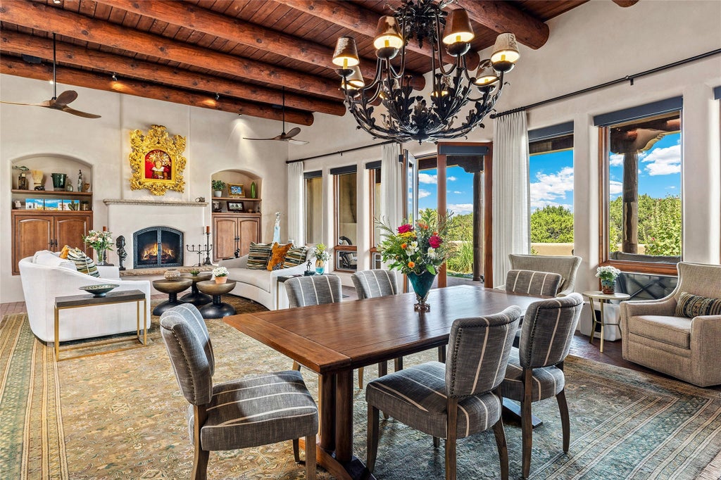 10 Dayflower Drive, Santa Fe